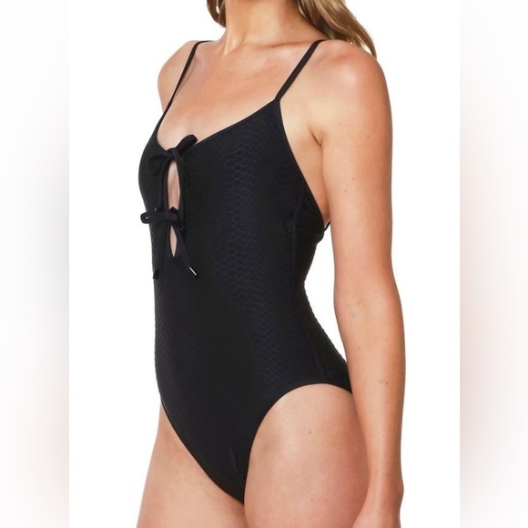 SANCTUARY Mio Keyhole Mermaid Scale Print One-Piece Swimsuit - Picture 3 of 3